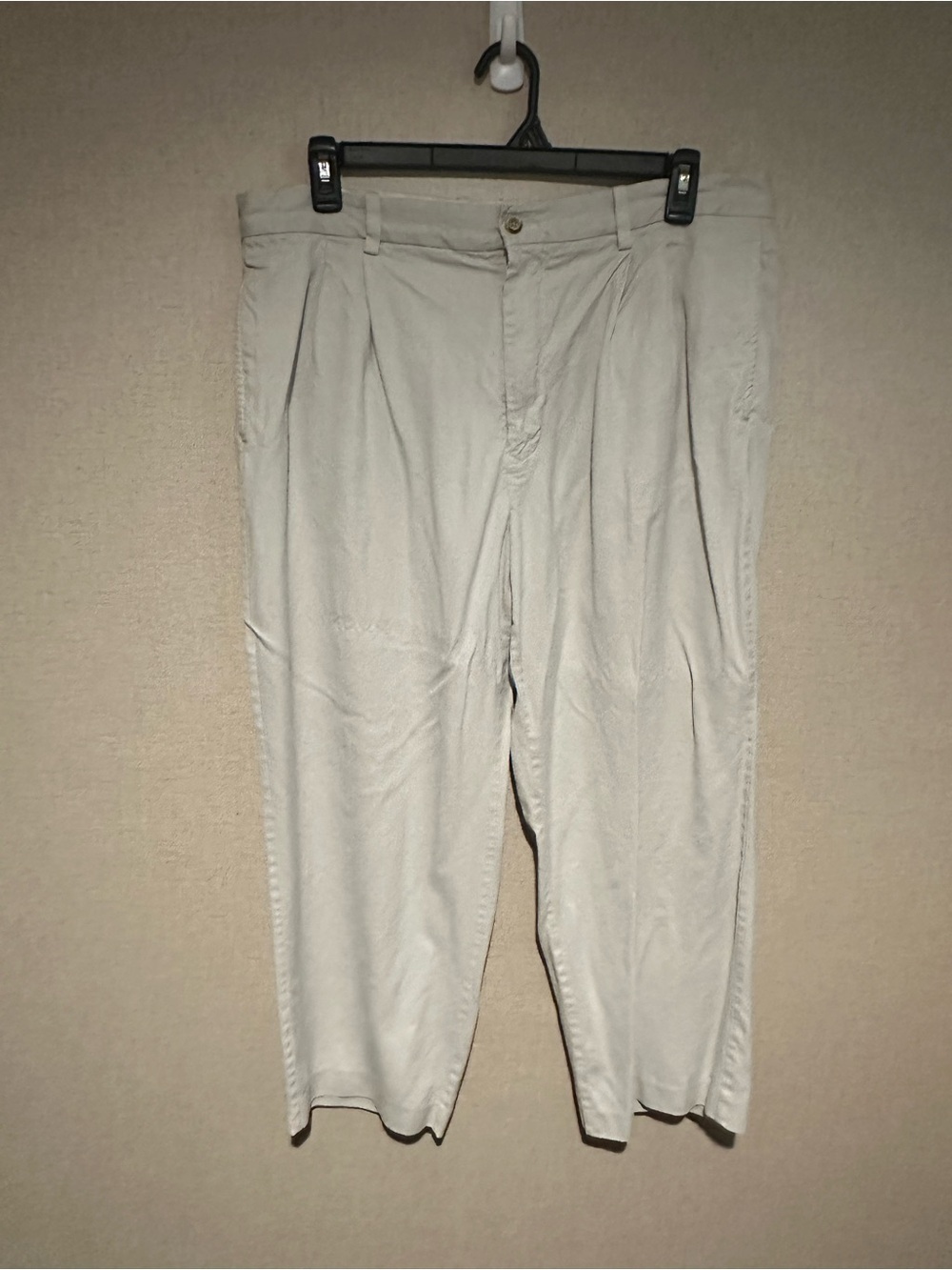 Tommy Bahama Men’s 38x30 Silk Cream Pleat-Front Chinos